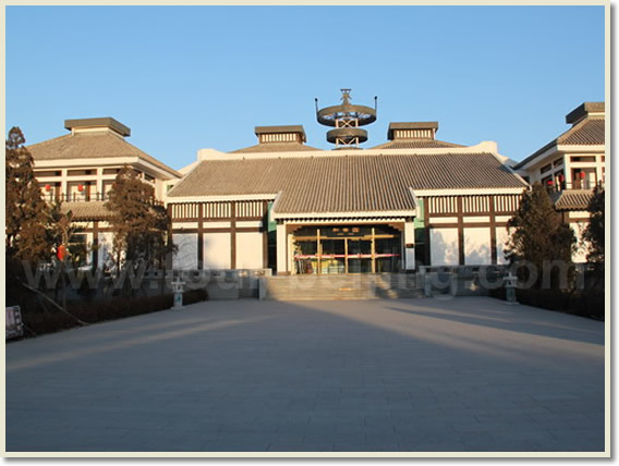 Zhaojun Tomb